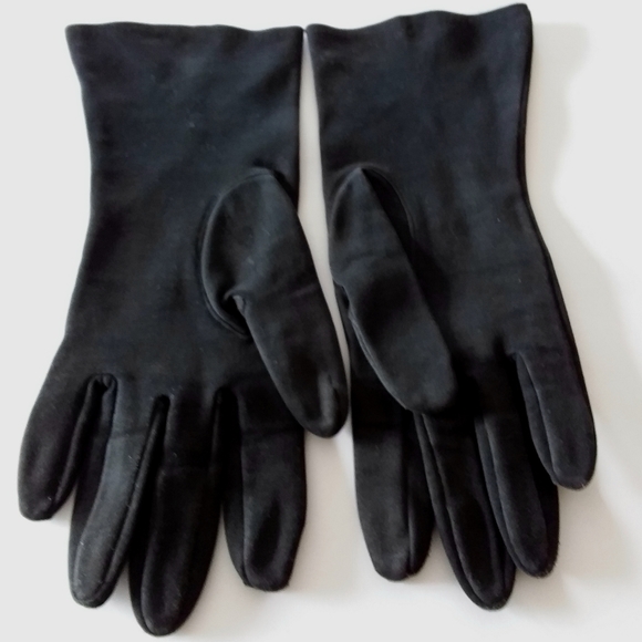 4/$20 Vintage Stitched Floral Pair of Black Gloves - Picture 4 of 6